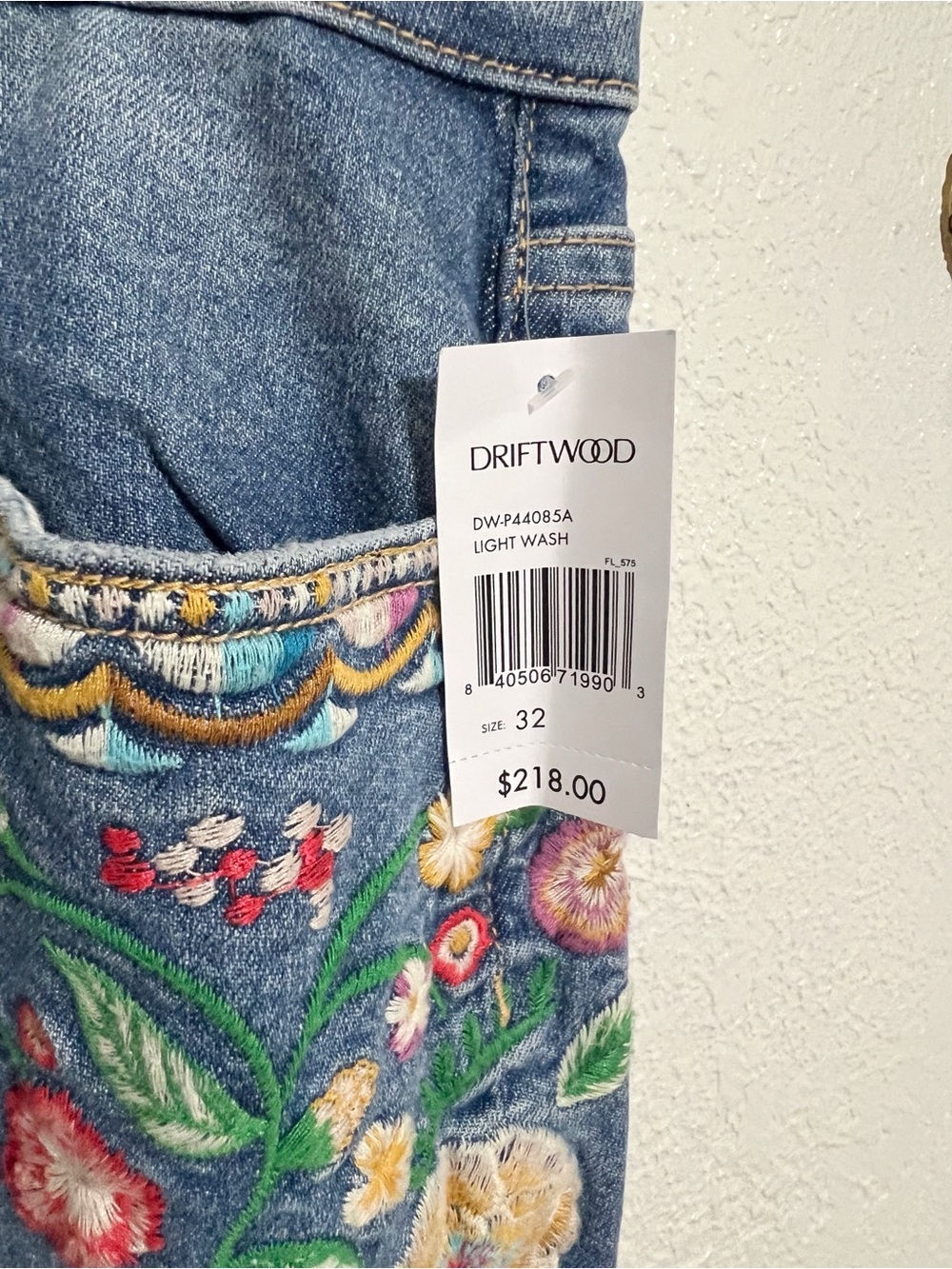 NWT Free People Driftwood Farrah Gardenia Embroidered Flare Jeans - Picture 7 of 11